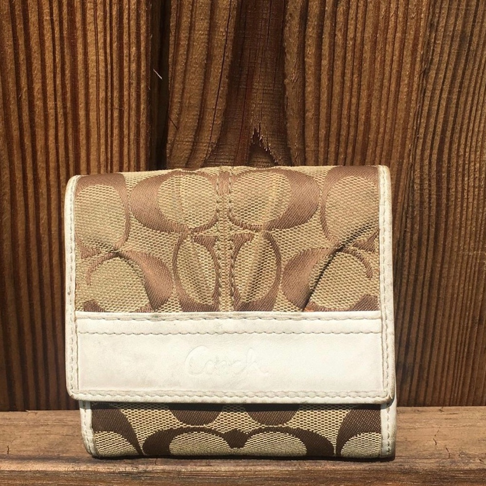 Coach Wallet Rare Find And in great Condition!